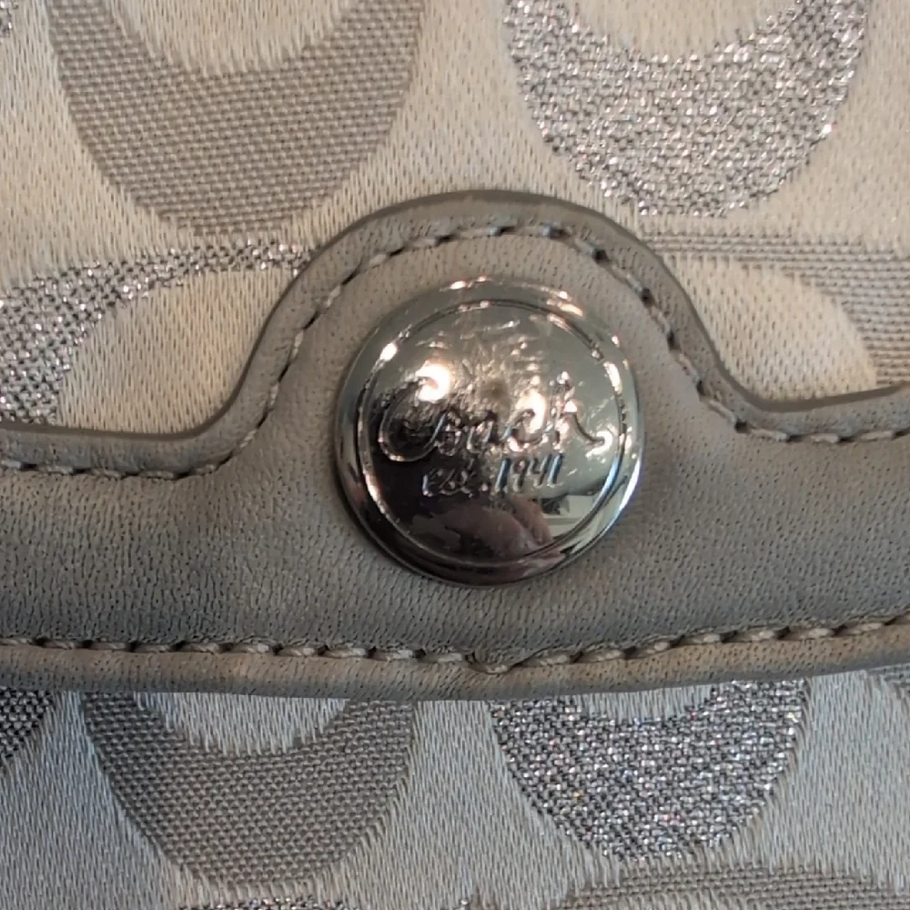 Coach VINTAGE Penelope Silver & Grey Signature Crossbody Bag - Picture 2 of 13
